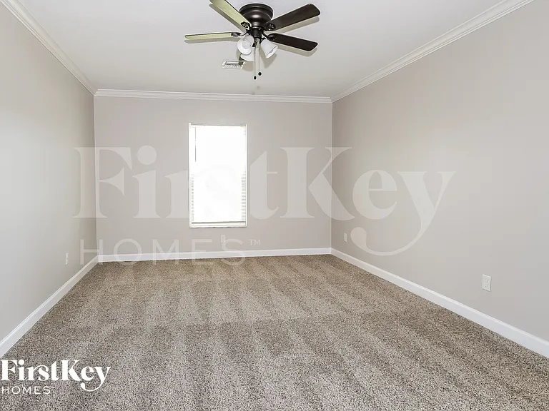 1061 SW Dubois Ave — Photo 7