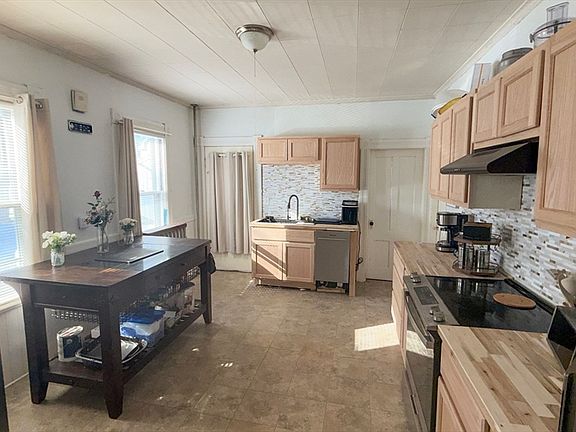 4th image of 24 Hampden St