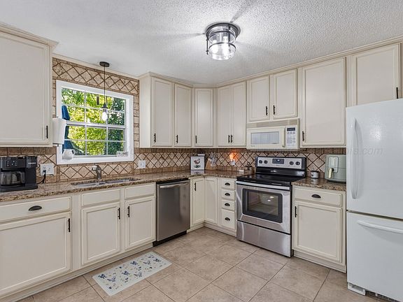 2nd image of 707 Haston Cir