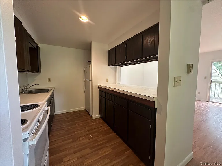 2 School St — Photo 7