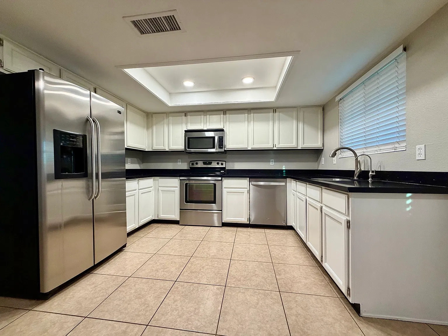 3 bed, 1285 sqft, $1,895 — Photo 4