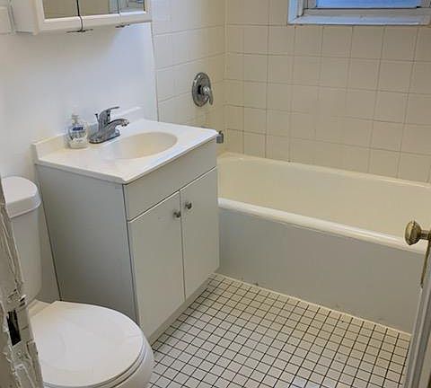 5th image of 3406 W Foster Ave #G