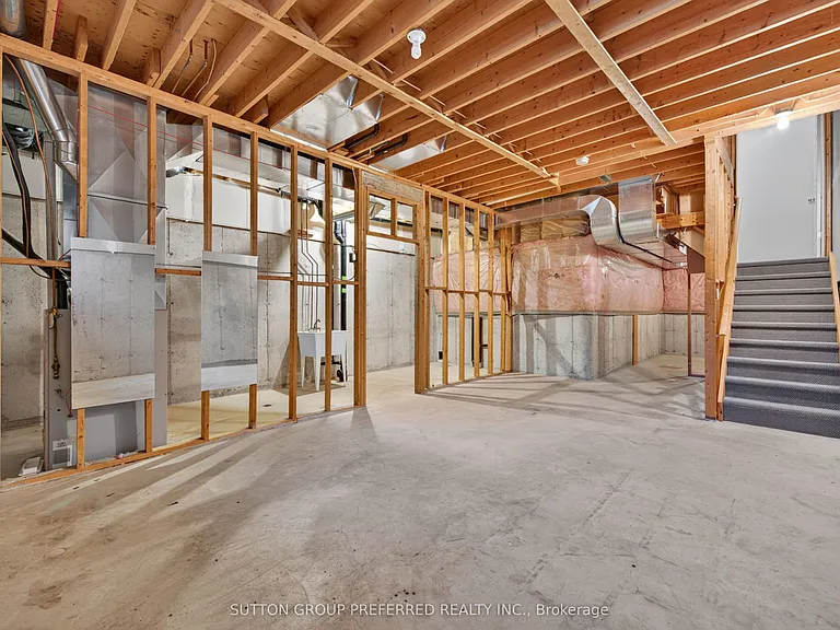 185 N Centre St #7 — Photo 34