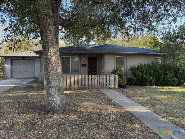 2505 Nightingale St, Victoria, TX 77901