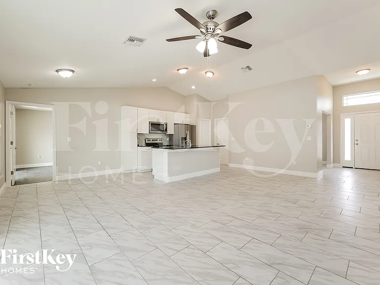 2718 26th St W — Photo 5