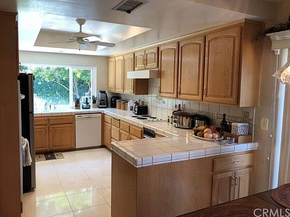 4th image of 413 S Oakgrove Cir