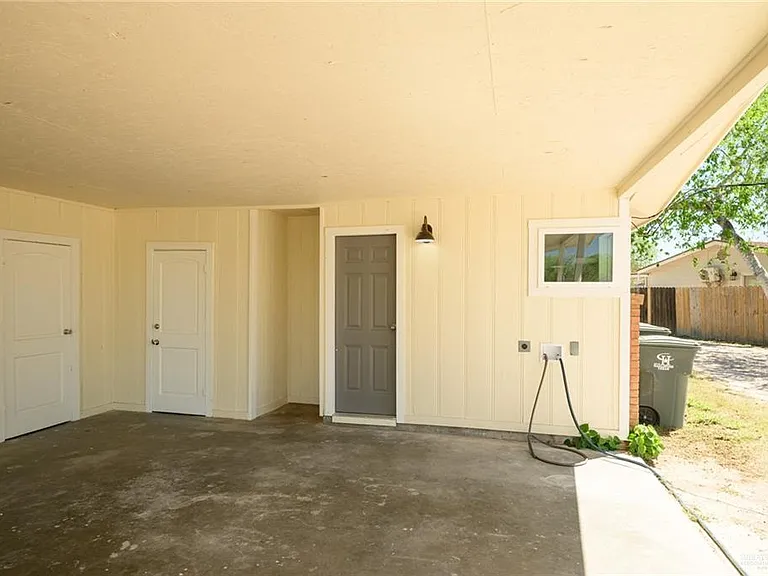 1823 Warren St — Photo 30