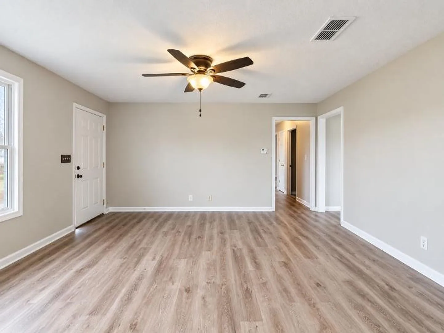 Charming Ranch Near Fort Campbell Spacious, Bright & Pet Friendly! — Photo 3