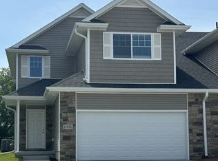 6446 Maple View Ct, Lincoln, NE 68512