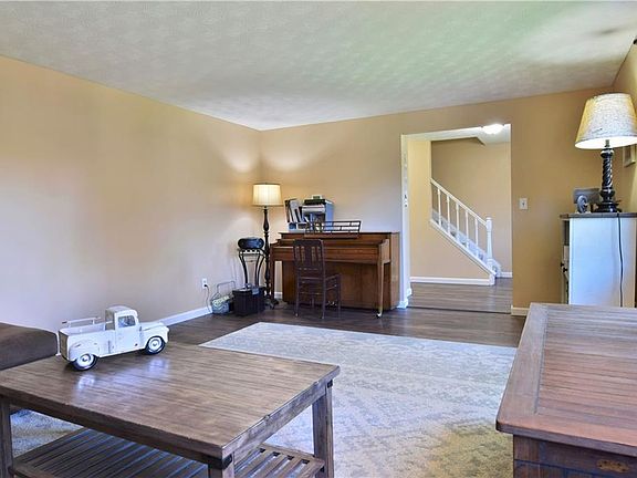 4th image of 8625 Carriage Hill Dr NE