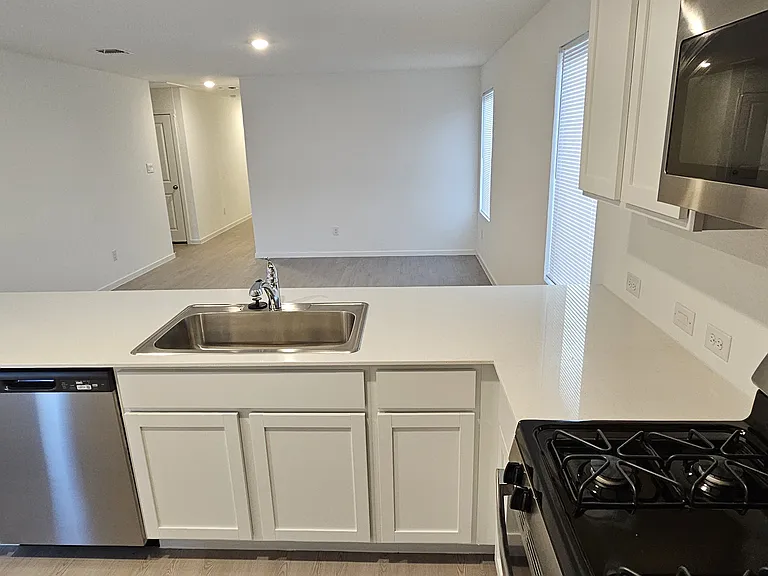7805 Thor Dr — Photo 6
