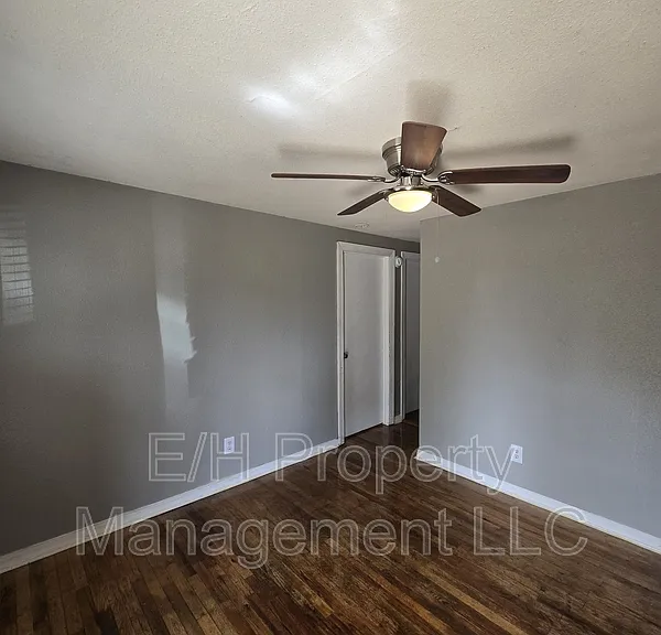 1010 E 8th St N — Photo 3