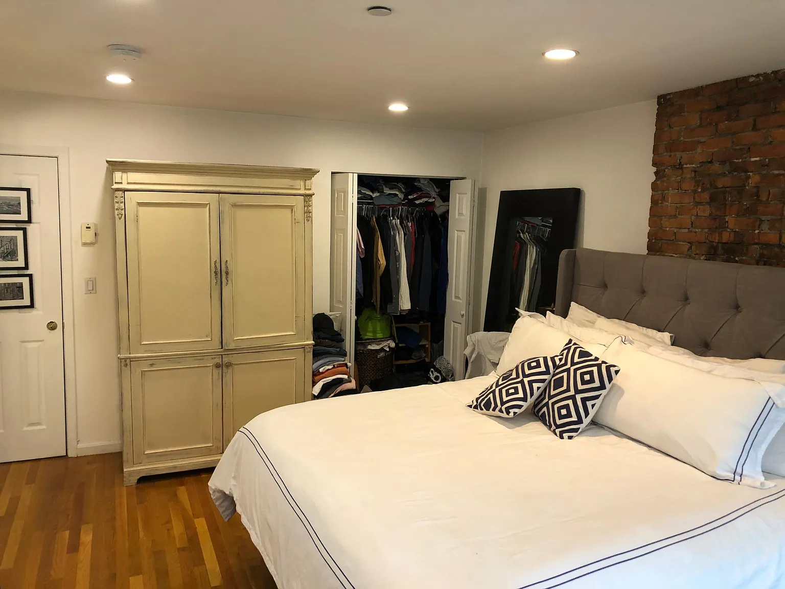 Studio, 350 sqft, $2,100 — Photo 4