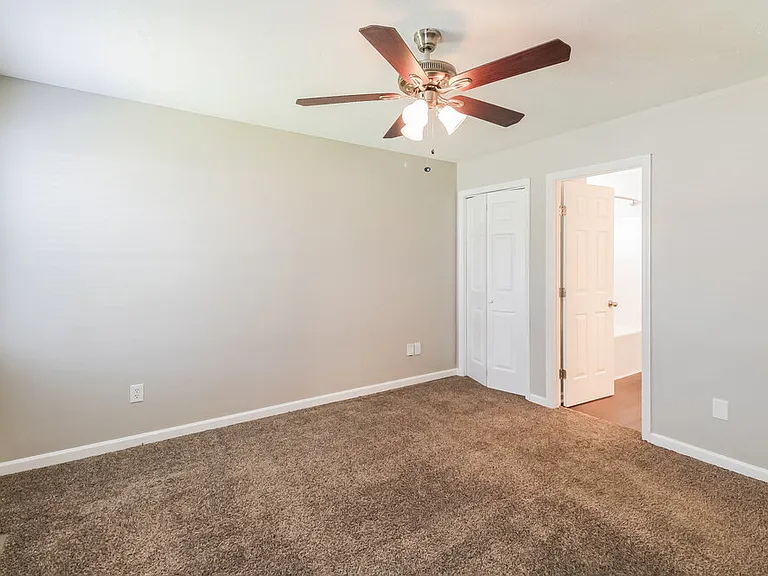 245 Heritage Cir E — Photo 11