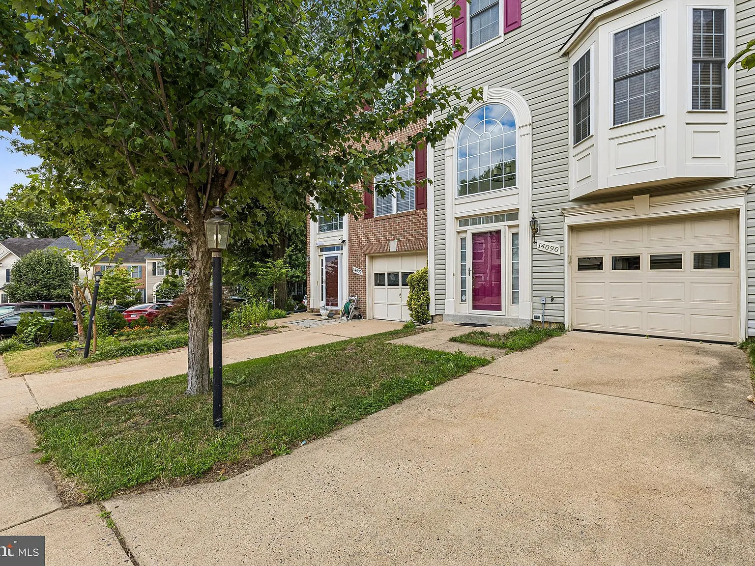 3 bed, 3.5 bath, 1998 sqft, $2,800 — Photo 2