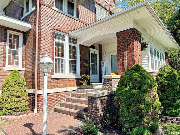 4th image of 404 E 5th St