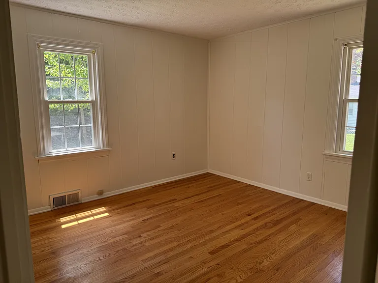 1034 Meredith St — Photo 13