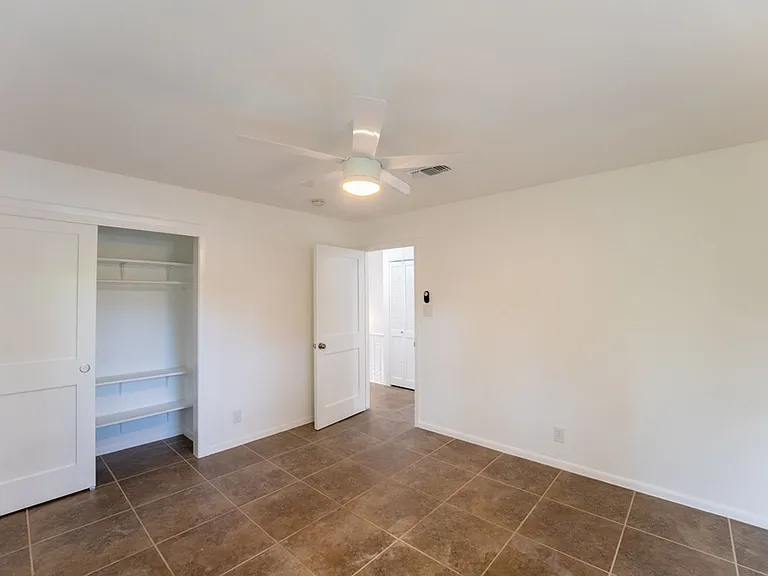 1307 Berkshire Dr — Photo 27