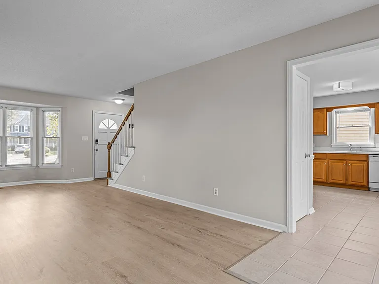 4309 Warfield Pl — Photo 6