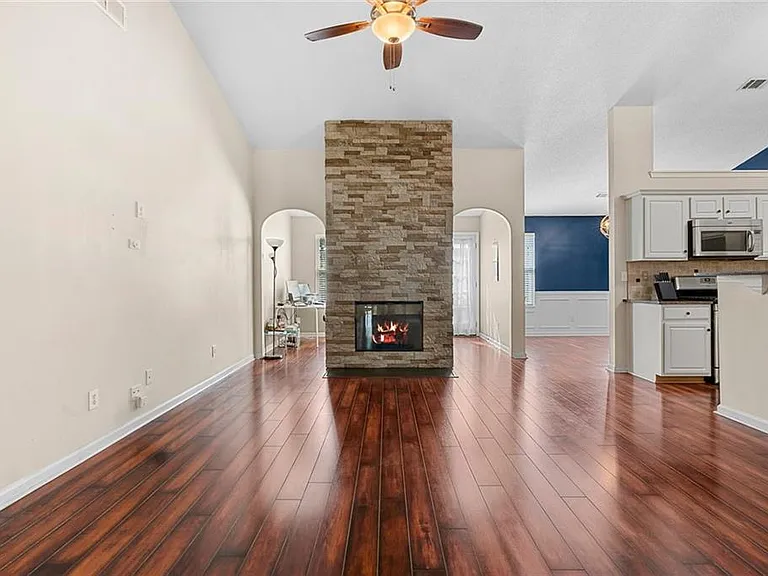 1755 Arborwood Dr — Photo 2