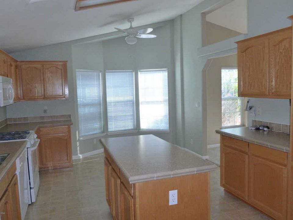1st image of 28 Faulkner Ct #28