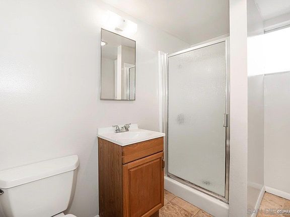 2nd image of 435 Woodlawn Ave APT D