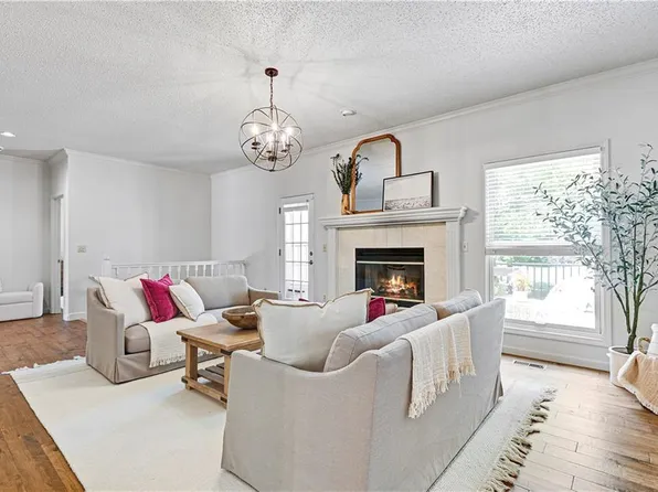 13832 Lowell Ave, Overland Park, KS 66223