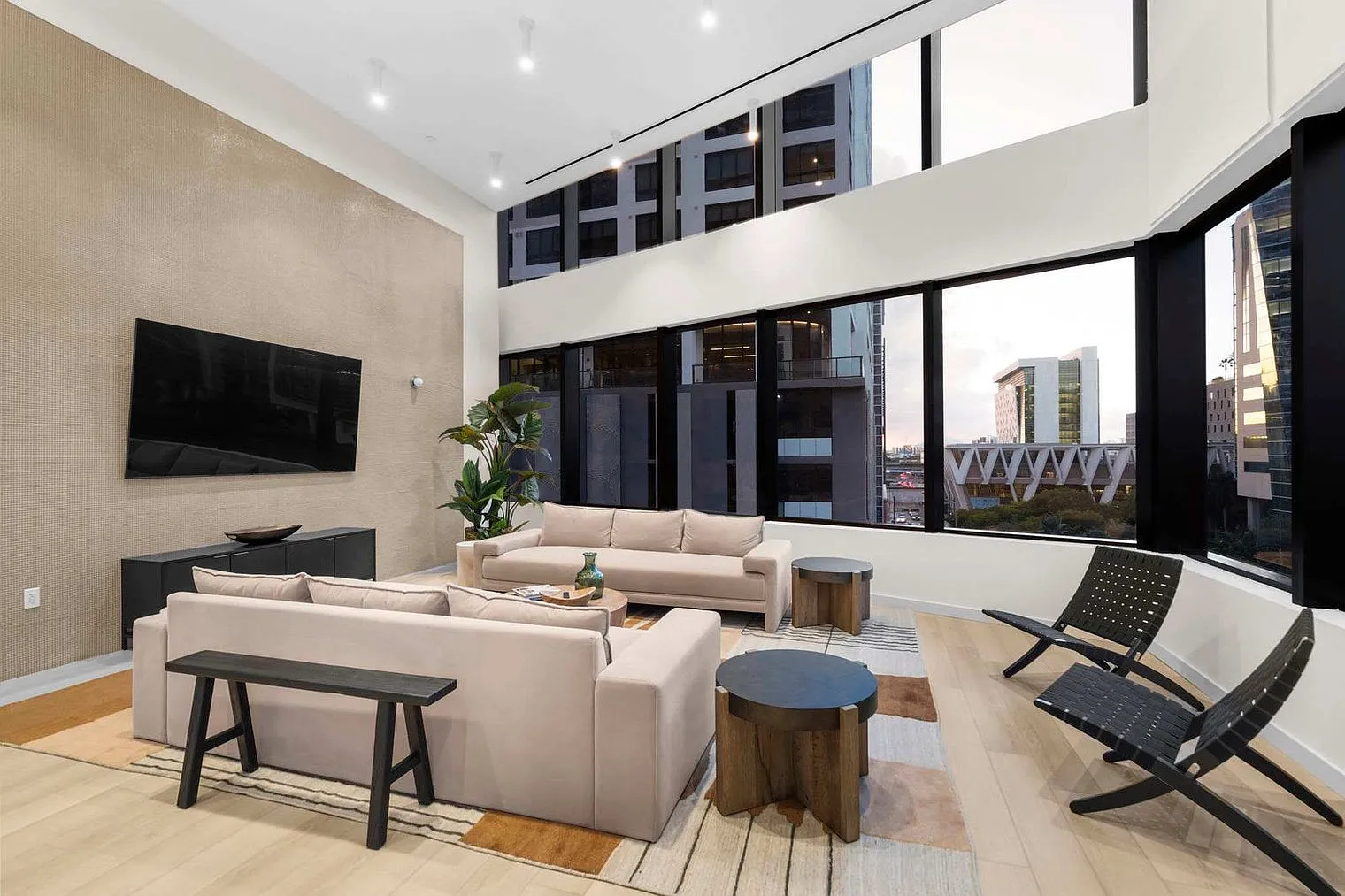 Studio, 1.0 bath, 462 sqft, $2,452 — Photo 1