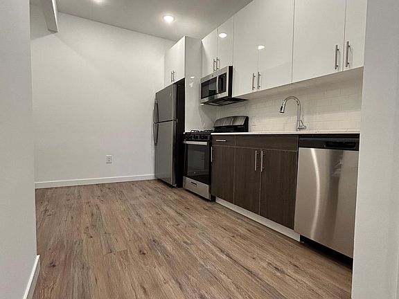 Brand new kitchen with all NEW stain less steel appliances