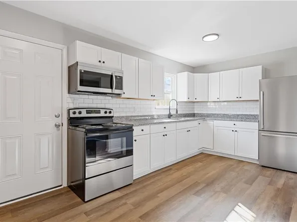 405 Harbour North Dr, Chesapeake, VA 23320