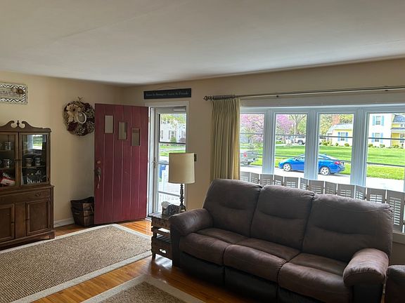 4th image of 1051 E Euclid Ave