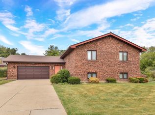 216 Brookside Dr, Elgin, IL 60123