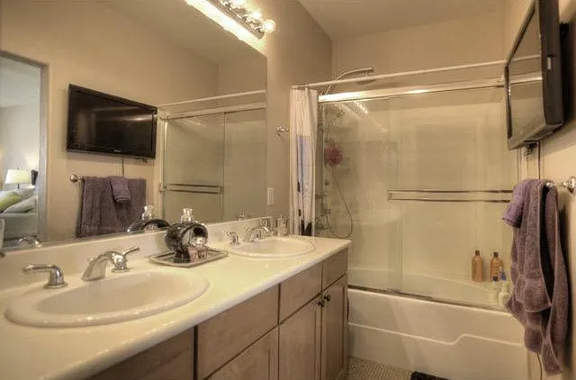Master Yoga Bathroom