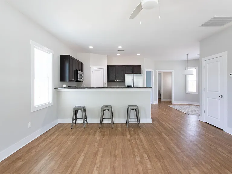 603 Campbell St — Photo 4