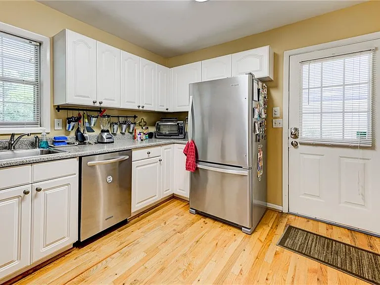 2423 Woodacres Rd NE — Photo 4