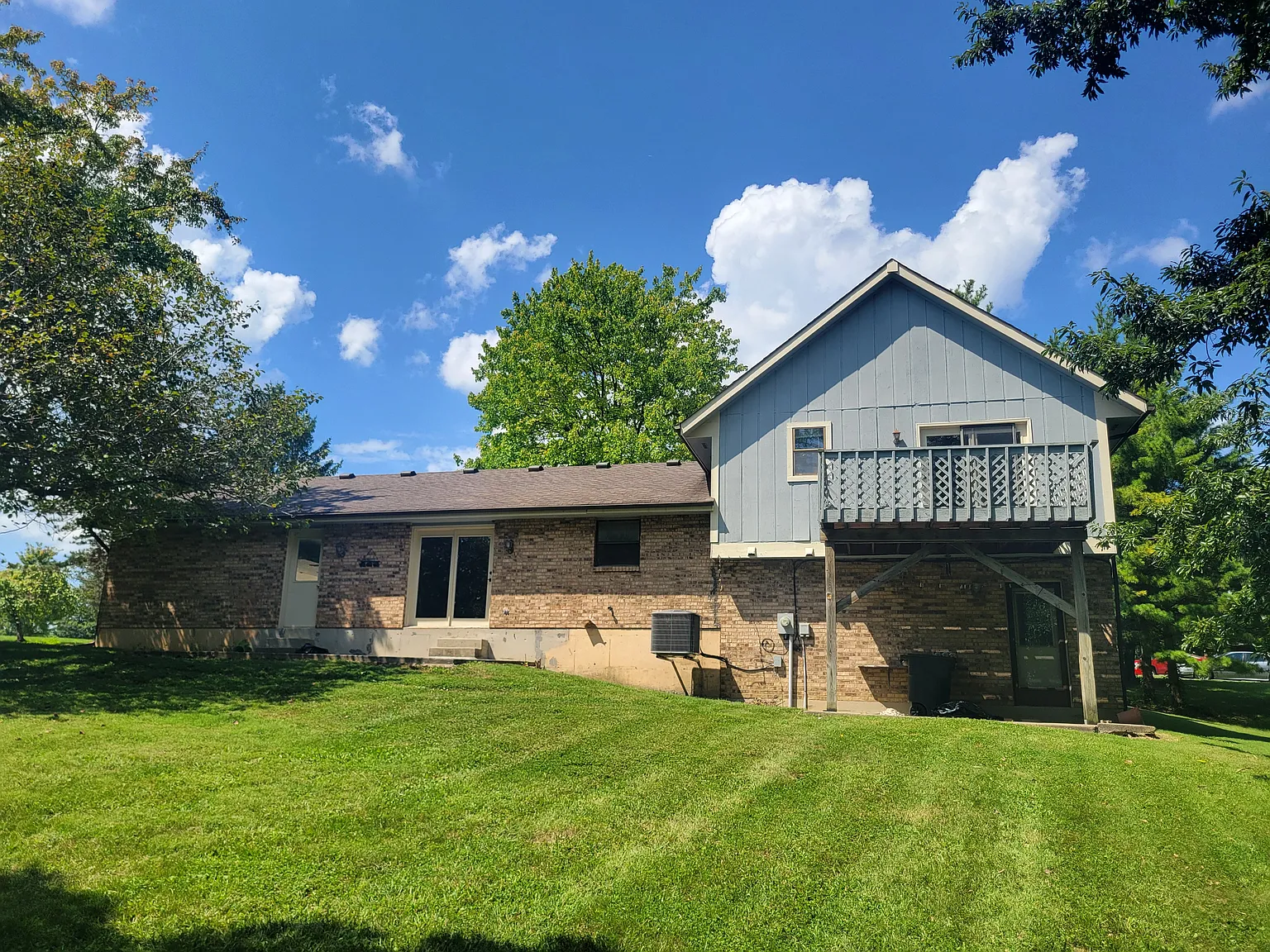 3 bed, 2.5 bath, 1980 sqft, $2,400 — Photo 2