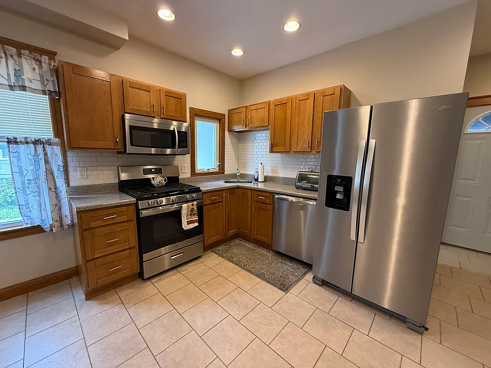 372 Metropolitan Ave #1