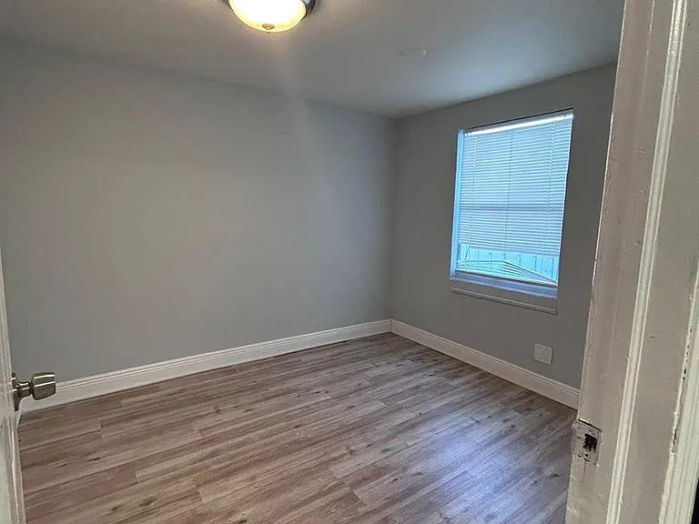 3901 Lakewood Rd — Photo 10