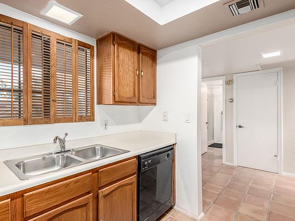 5th image of 8202 N 21st Dr #B202