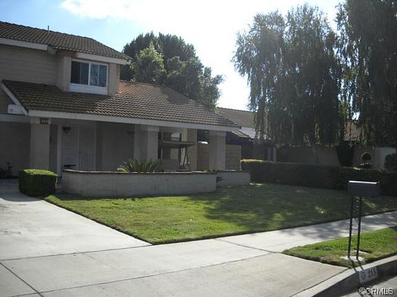 2nd image of 215 W Blue Jay Way