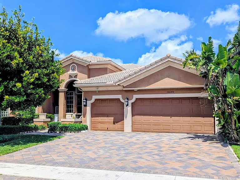 10640 Oak Meadow Ln — Photo 1