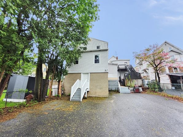 66 S Whipple St, Lowell, MA 01852
