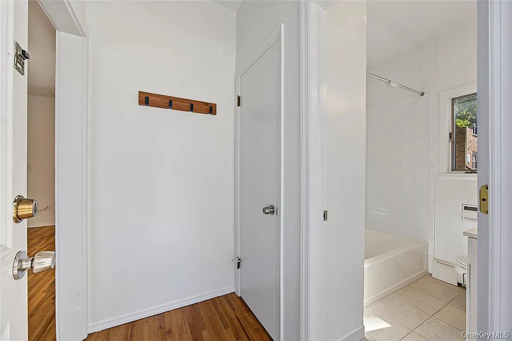 2 bed, 850 sqft, $2,400 — Photo 3