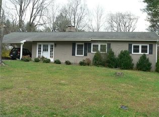 216 Lyndale Rd, Hendersonville, NC 28739