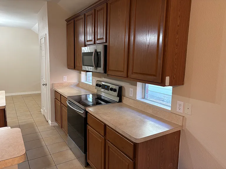 5916 Greenmeadow Dr — Photo 12