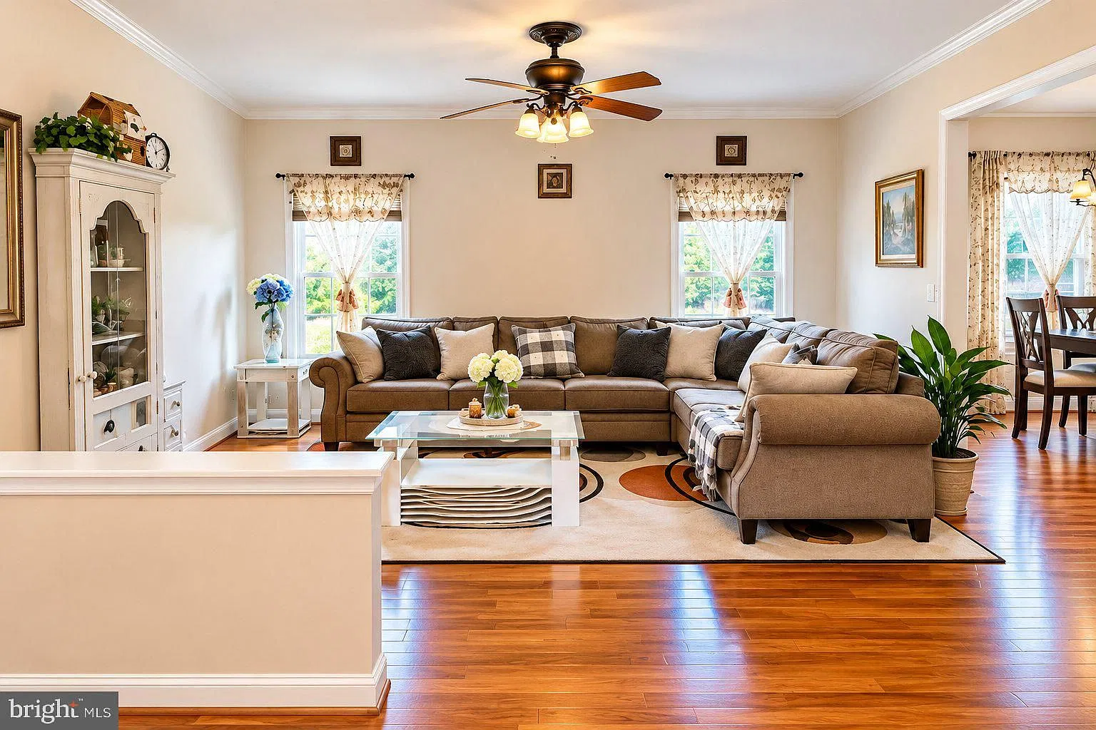 2 Story — Photo 4