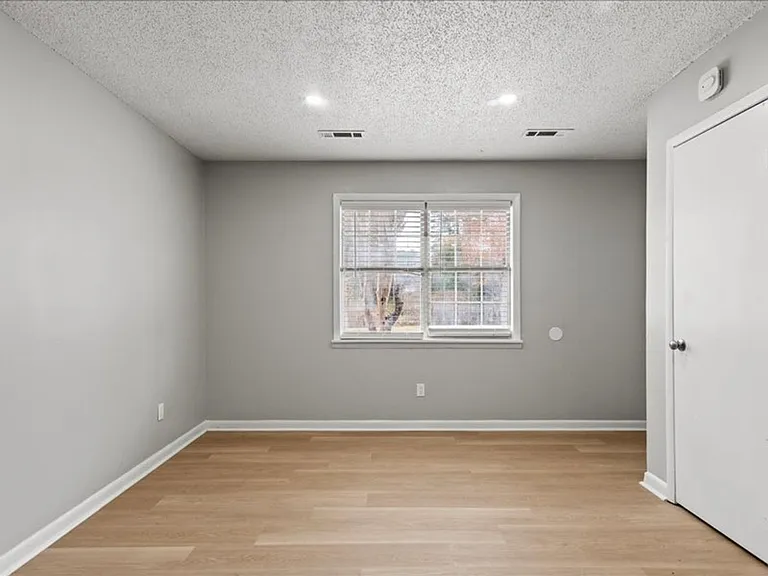 Swan Creek Apartments — Photo 21