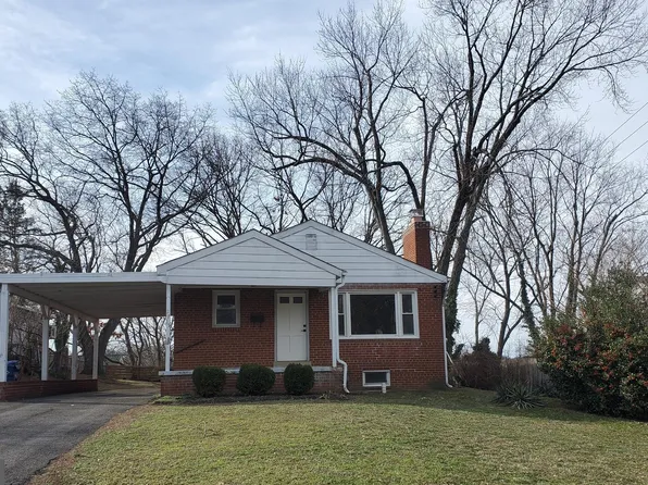 2715 James Dr, Alexandria, VA 22303