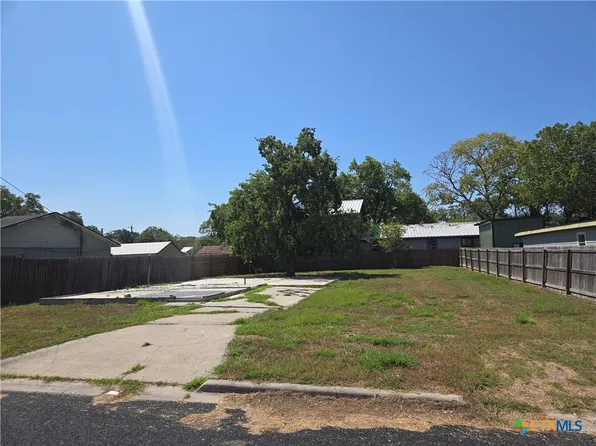 1003 E Virginia Ave, Victoria, TX 77901