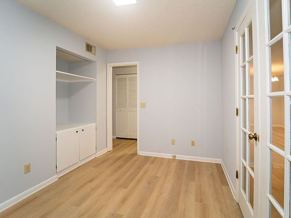 4th image of 23 Catalonia Ct